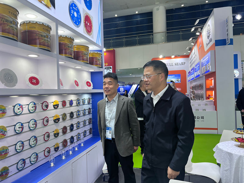 <a href="./xwzx/gzdt/202603/t20260325_756394.html">第二十六届厦门国际石材展圆满落幕 鄂州金刚石工具产业集群斩获3亿意向订单“抱团出海”再创佳绩</a>